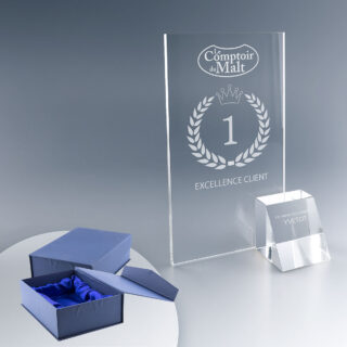 Trophée Podium en Verre gravé au laser : Récompense d'excellence personnalisable.