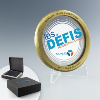 Médaille Verre et Métal Coloris Or avec Gravure et Marquage Couleur, Chevalet et Boîte Coffret, Personnalisation Image et Anneau Métal au Laser