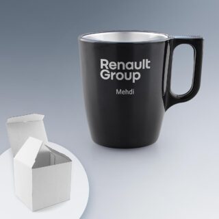 Mug en verre noir personnalisé de 25 cl avec un logo d'entreprise et le prénom "Mehdi", présenté à côté d'une boîte en carton blanche.