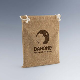 Sac en liège personnalisable avec logo gravé au laser pour le Trophée Trapèze en Bois.