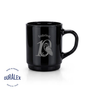 Mug noir Duralex Versailles 26 cl personnalisé par marquage laser de précision pour événements.