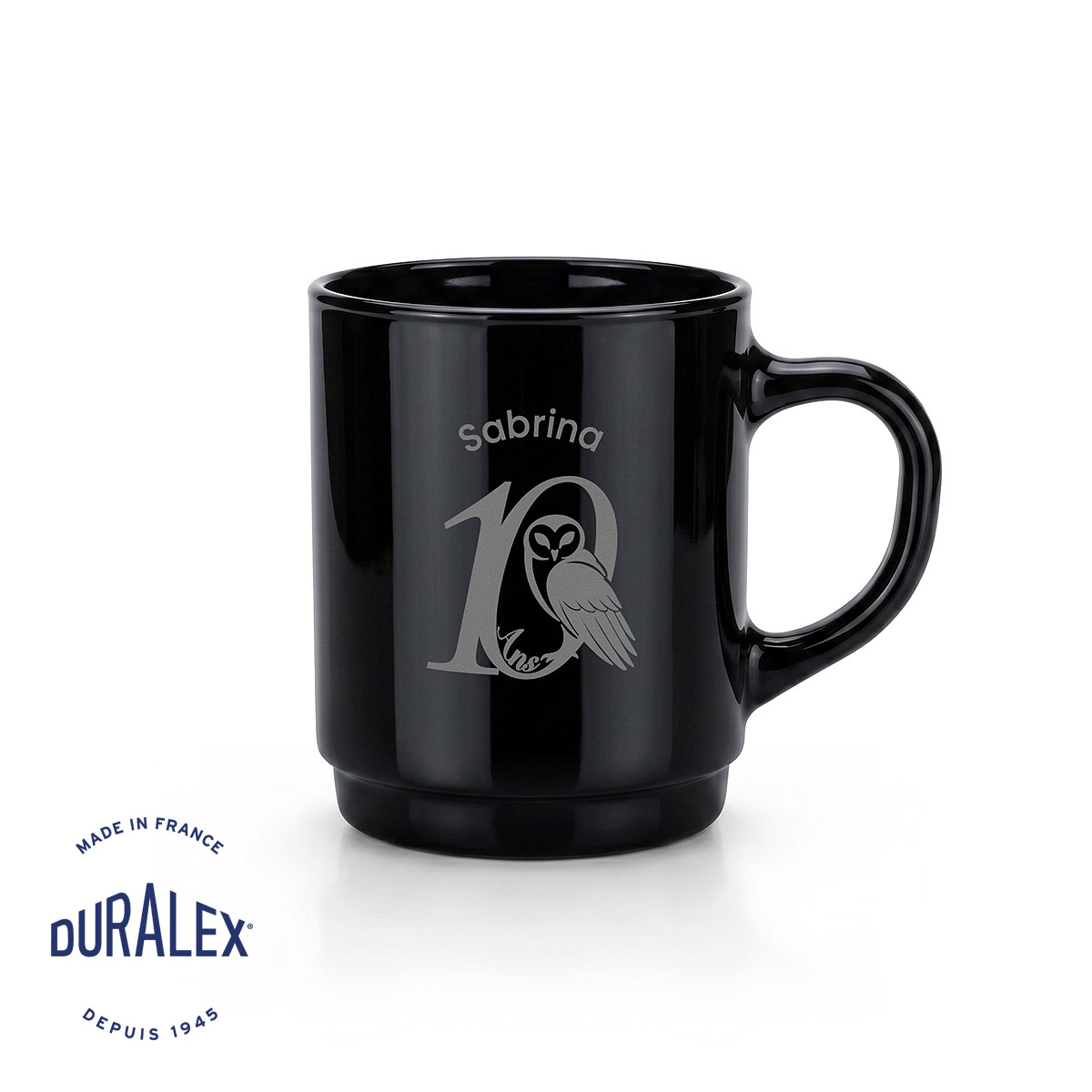 Mug noir Duralex Versailles 26 cl personnalisé par marquage laser de précision pour événements.